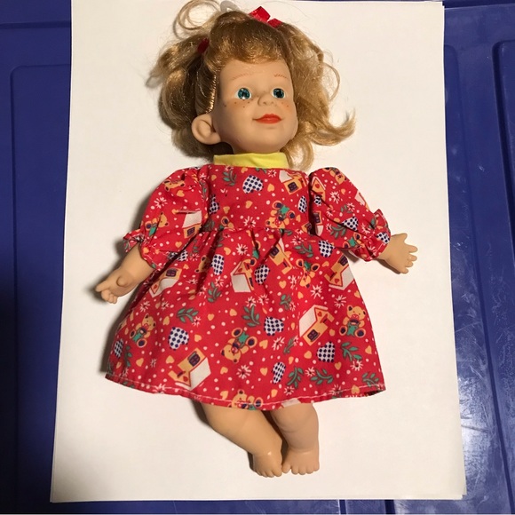 VTG 1990’S WAY OUT TOYS 9” FRECKLES POUT BLONDE PONYTAIL EXPRESSION DOLL - Picture 9 of 16